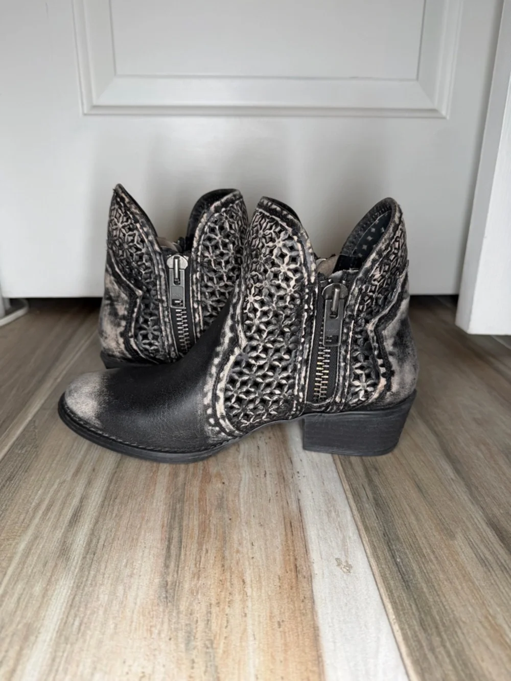 Circle G by Corral Laser Cut Zip Ankle Boots Bootie Black Womens Size 8.5